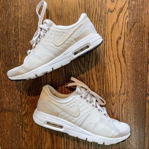 WOMEN’s NIKE AIR
